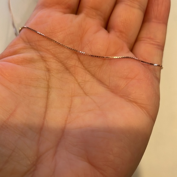 14k Rose Gold Solid 0.9mm Box Link Chain Necklace - Picture 3 of 4